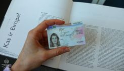 Uz laiku aptur pirmreizējo termiņuzturēšanās atļauju izsniegšanu Krievijas un Baltkrievijas pilsoņiem