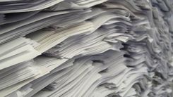 Piedalies no makulatūras darinātu tērpu konkursā