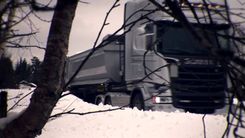 Smārdes pagastā apgāžoties kravas auto, bojā iet tā vadītājs