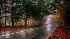 Brīdina par slideniem autoceļiem