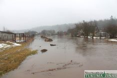 Kad upe nāk sētsvidū