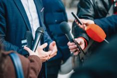 Vara, politika un žurnālistika