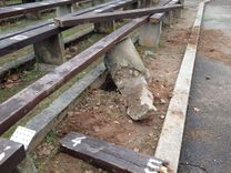 Vandāļu "varoņdarbi" estrādē