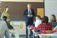 Tukumā viesojies izglītības un zinātnes ministrs Kārlis Šadurskis