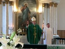 Sātu baznīcā iesvētīta restaurētā altārglezna