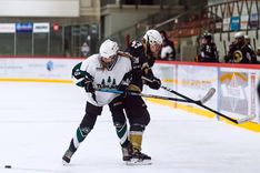 Sieviešu hokeja komanda aizvadījusi pirmo spēli; aicina komandā