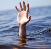 Garāmgājējs izglābj slīkstošu sievieti