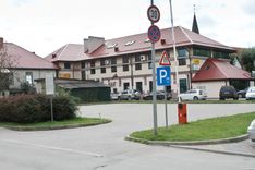 Brīvības laukumā 11, Tukumā, – maksas stāvlaukums