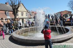 Taranē strūklaku un aizbrauc