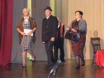 Vānē tiekas Kandavas novada amatierteātri