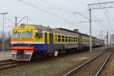 Nolūzis koks kavē vilcienu satiksmi