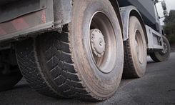 Kravas auto avārija Džūkstē. Bloķēta satiksme