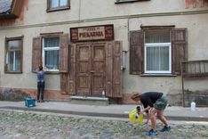 Tukuma vecpilsēta tiek pielāgota filmēšanas vajadzībām