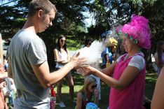 Lieli un mazi priecājas bērnu svētkos Tumē