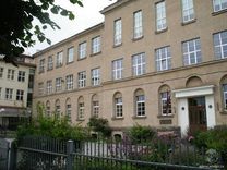 Turpinās sarunas par Raiņa ģimnāzijas statusa maiņu