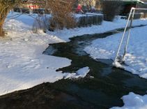 Bērnudārza «Vālodzīte» teritorijā plīsusi caurule/Papaildināts/