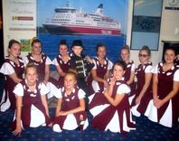 Tukuma bērnu vokālā grupa «Varavīksne» priecē klausītājus uz prāmja Rīga-Stokholma-Rīga