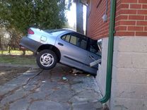 VOLVO S-40 iebrauc mājā un aizbrauc