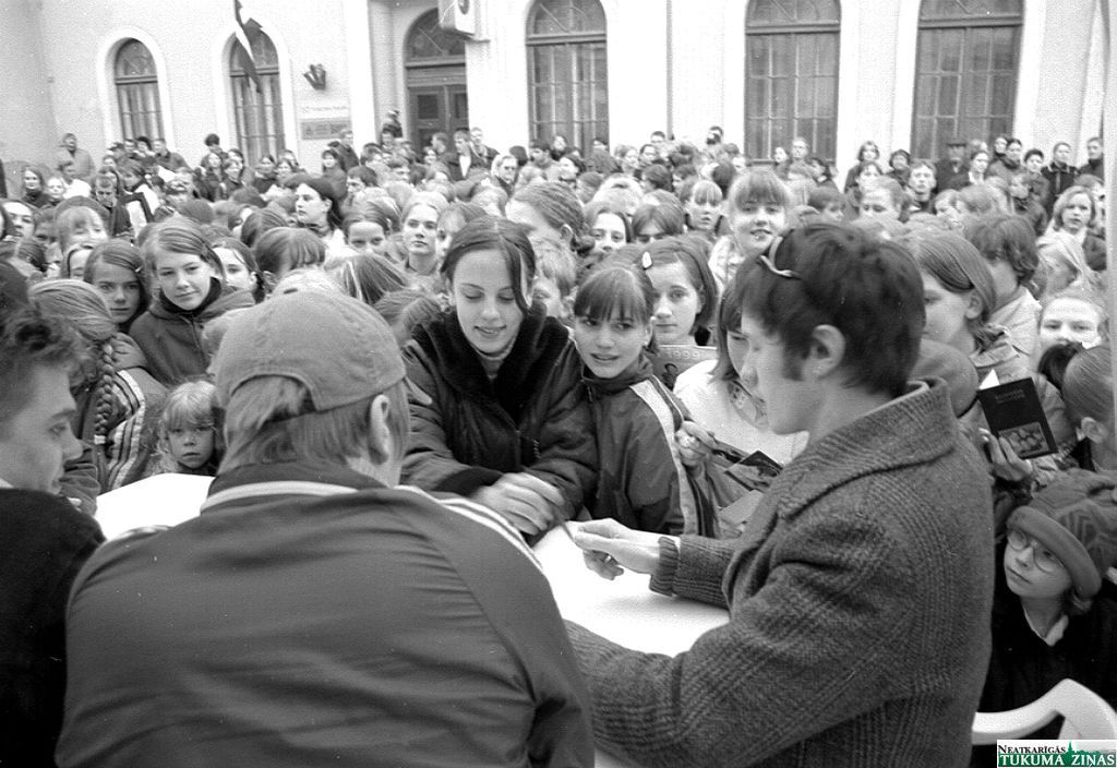 Tukuma strūklaka laiku lokos