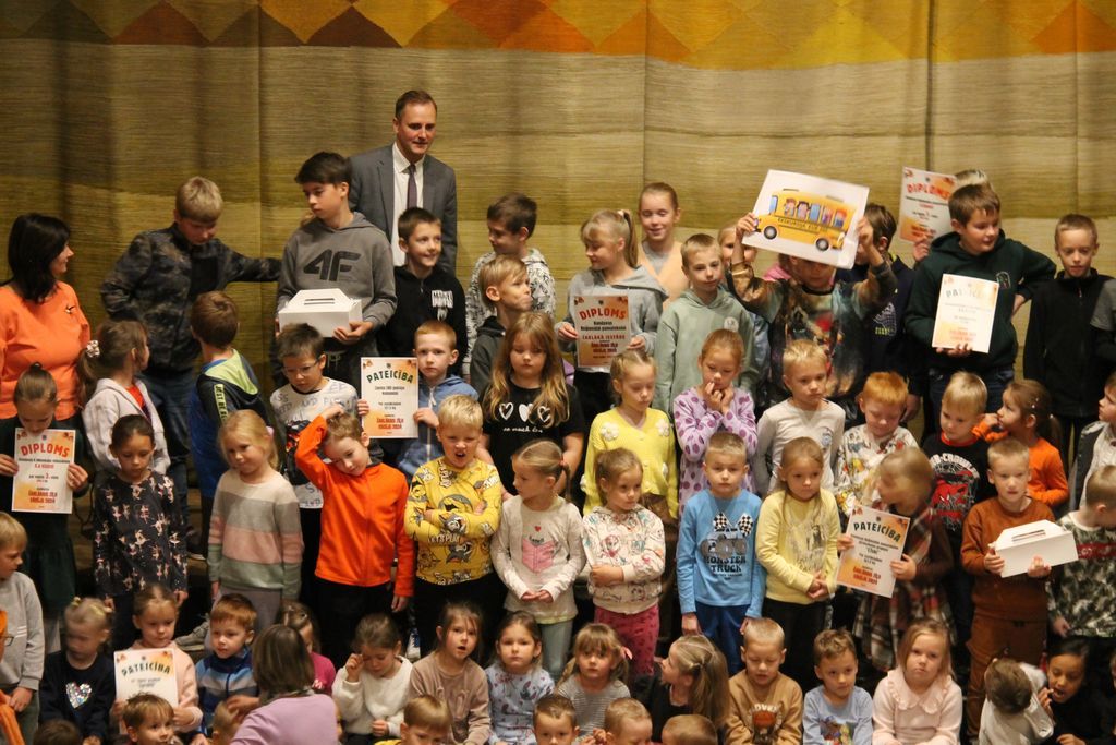 Čaklāko zīļu vācēju apbalvošanā