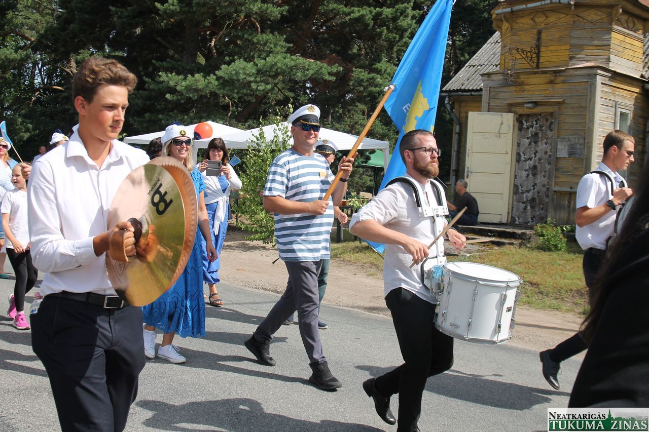 Gallery image 159000